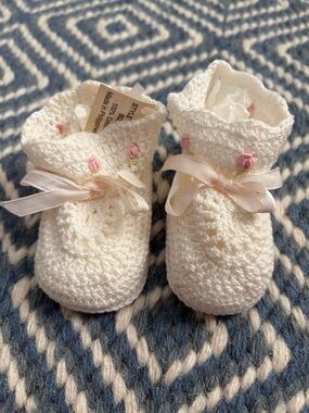 NWT Country Kids White Crochet Baby Booties with Pink Rose Accents